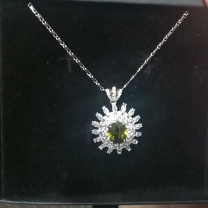 Timematrix White Gold Plated Sunflower Pendant Necklace W/ Deep Peridot Cz Gemst
